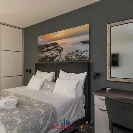 Eligo Comfortable Hotel 4*